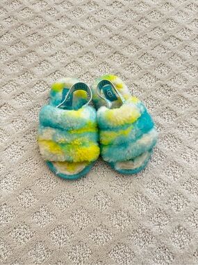 UGG Toddler Yeah Fluff Tie-Dye Slides. Size 9.